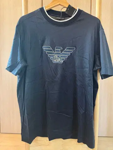 EMPORIO ARMANI 네이비 T셔츠