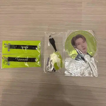 NCT NATION 텐 키링과 도영 아크릴 스탠드 등 세트