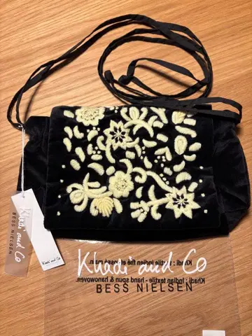 [택 포함*새상품] Khadi&co 카디앤코 벨벳 숄더백