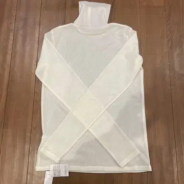 [ 미사용 새상품 ] GALLARDAGALANTE 튤 터틀 티셔츠 화이트