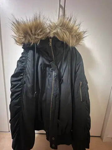 블랙 퍼 달린 모즈 코트