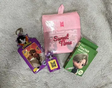 TinyTAN 쇼핑백과 키링 세트