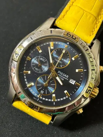 PULSAR 크로노그래프 쿼츠 손목시계 네이비/옐로우 컬러 작동 중