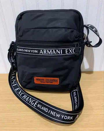 Armani Exchange 숄더백 블랙 공식 매장 구매품
