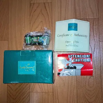 WDCC Opening Title Plutos Christmas Tree