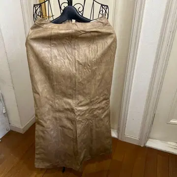 베이지 가죽풍 타이트 롱 스커트