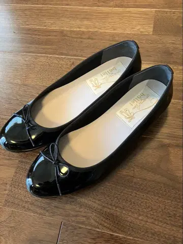 라우나레아 발레 슈즈 블랙 에나멜