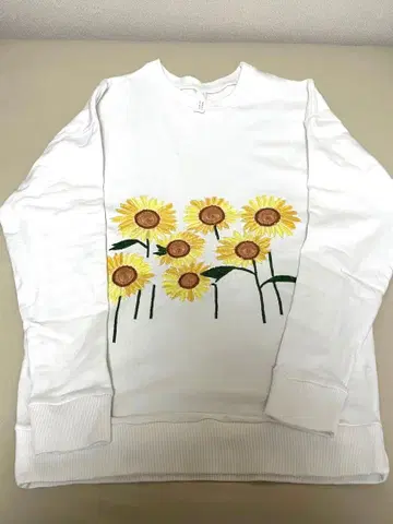 niche. 틈새시장 Flower Embroidery 스웨트 해바라기