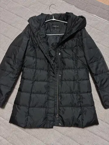 INDIVI 블랙 다운 자켓 후드 부착