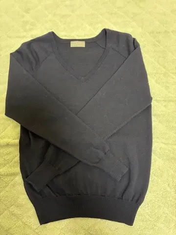 MARGARET HOWELL 네이비 V넥 스웨터 사이즈 II