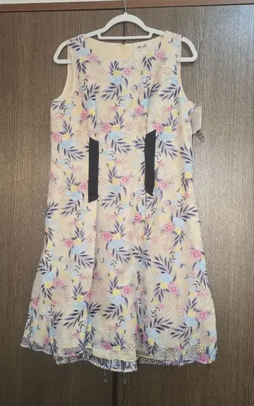 로즈 티아라 프린트 슬리브리스 원피스 새상품