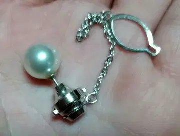 진주 넥타이핀 체인이 달린 타이 턱 레트로