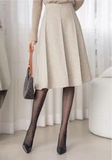 STYLEONME 베이지 플레어 스커트 무릎 기장