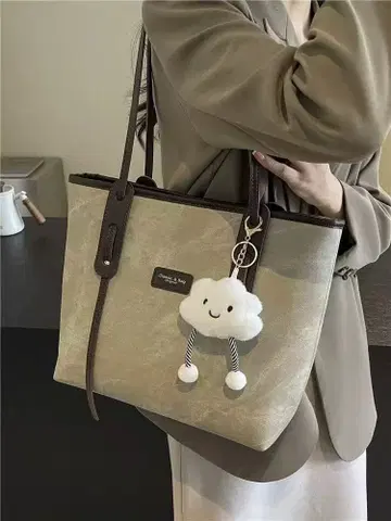 클라우드 참 포함 토트백 베이지