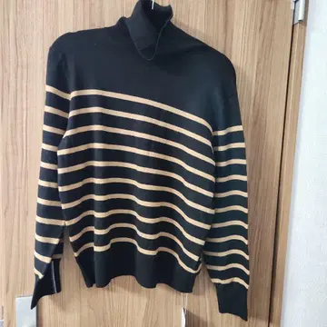 DoCLASSE 스트라이프 터틀넥 스웨터