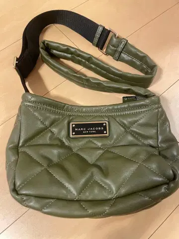 마크 제이콥스 올리브 그린 숄더백