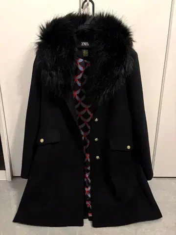 새상품급 ZARA x MANTECO 블랙 퍼 부착 롱 코트