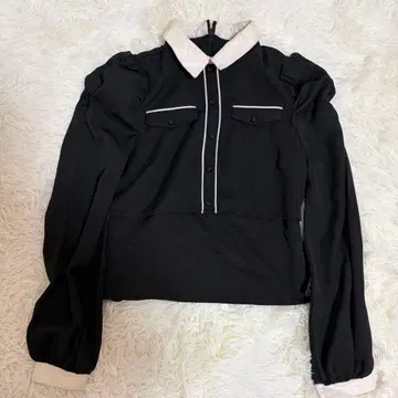 BUBBLES 파이핑 블라우스 버블스 카라 부착 퍼프 슬리브 블랙