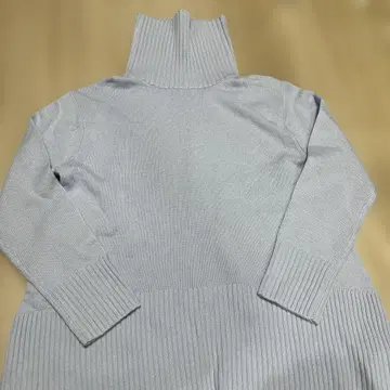 [택 포함 새상품 미개봉] 플라스테 라이트 블루 터틀넥 스웨터