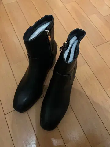 블랙 지퍼 부츠 중간 힐