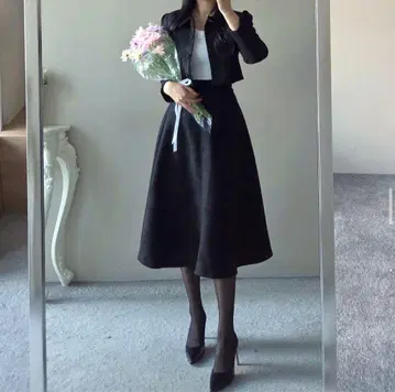 블랙 플레어 스커트와 자켓 세트