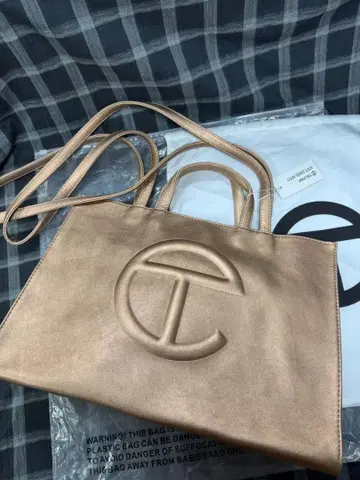 Telfar 메탈릭 골드 토트백