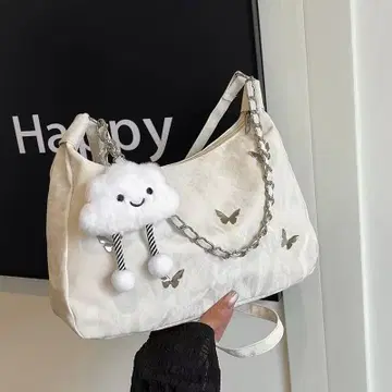구름 참 포함 화이트 숄더백