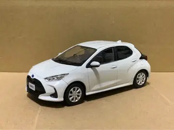 야리스 컬러 샘플 화이트