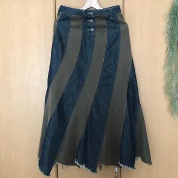 패치워크 데님 & 가죽 느낌 롱 스커트