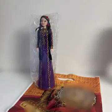투르크멘 여성 전통 의상 인형 보라색