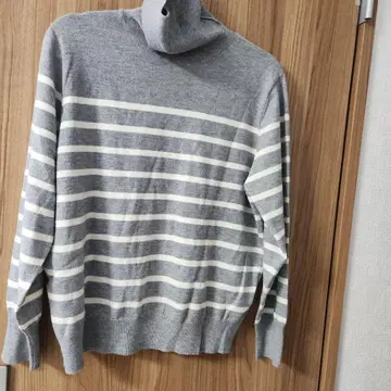 DoCLASSE 그레이와 화이트의 스트라이프 터틀넥 스웨터 L