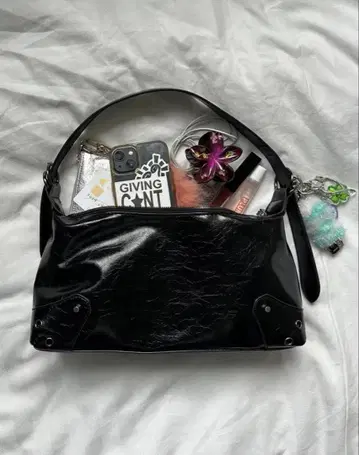 블랙 숄더백 합성 피혁