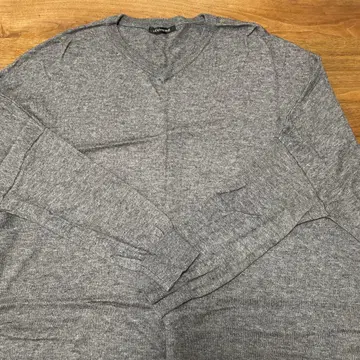 미즈이로 인드 V넥 니트