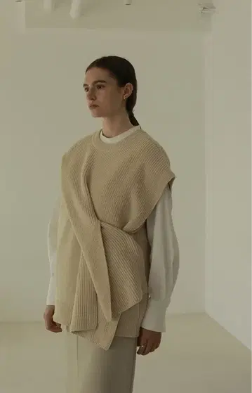 MANOE 니트 베스트 슬릿 포함