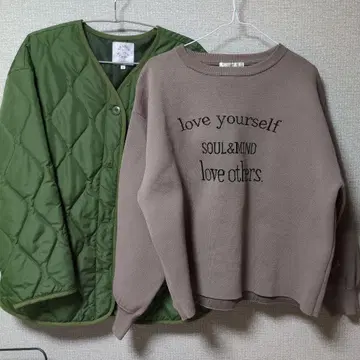 올리브 그린 퀼팅 자켓과 베이지 니트 세트