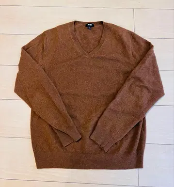 유니클로 브라운 V넥 캐시미어