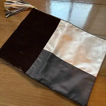 브라운 화이트 블랙 클러치백