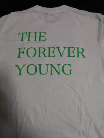 미사용 새상품! THE FOREVER YOUNG 티셔츠 XL 사이즈