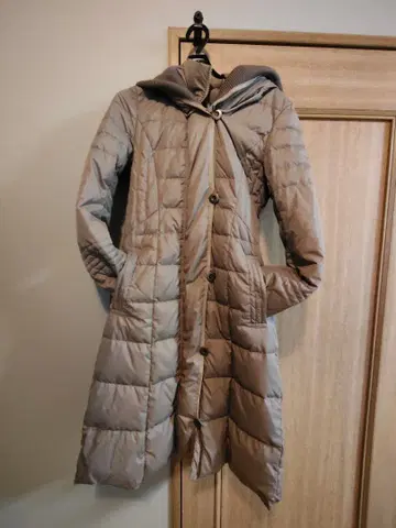 후드 부착 롱 다운 코트