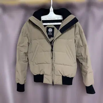 Canada Goose 다운 자켓 베이지