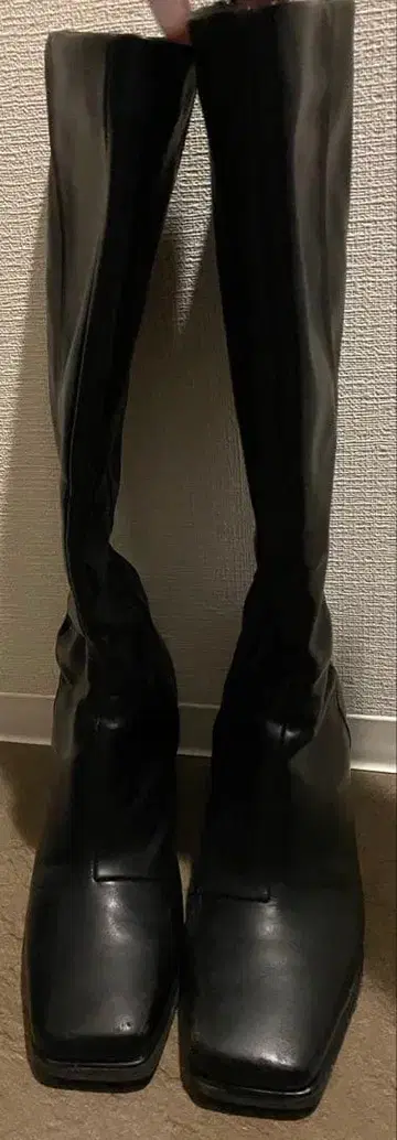 블랙 롱 부츠 스퀘어토