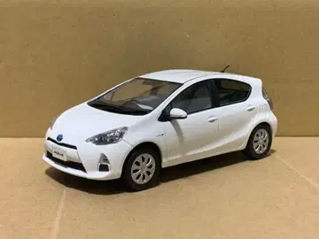 도요타 초대 아쿠아 전반기형 미니카