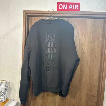 프릭스스토어 흑먹색 크루넥 트레이닝복