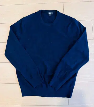 UNIQLO 네이비 캐시미어 스웨터