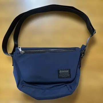 Bianchi 네이비 숄더백