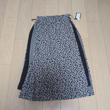 미사용 새상품 레오파드 무늬 롱 스커트