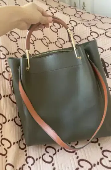 올리브 그린 토트백