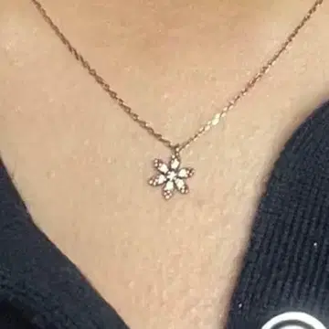 JUDY AND PAUL 꽃 모티브 목걸이