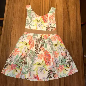 질스튜어트 M 꽃무늬 슬리브리스 무릎 기장 원피스