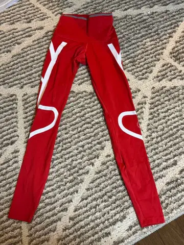 여성용 레드 레깅스 화이트 악센트